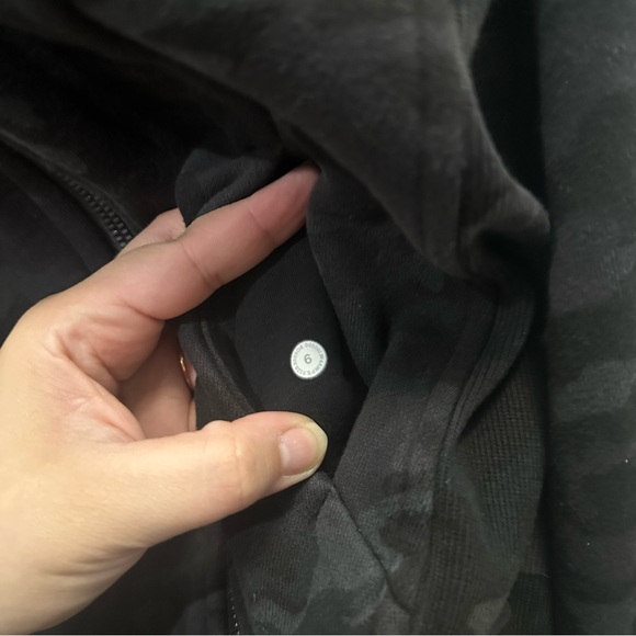 Lululemon black camo full zip up scuba jacket size 6 - Picture 2 of 4